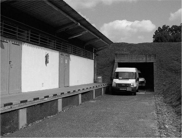 A_0006s_0002_raktar_ff